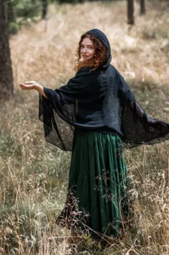 The TwoSisters Plus Size-Hooded Poncho Zwart