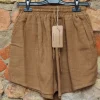 The TwoSisters Nomad Chic Collectie|Broeken-Mira Sol korte Broek Licht Bruin