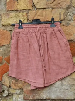 The TwoSisters Nomad Chic Collectie|Broeken-Mira Sol korte Broek Oud Roze