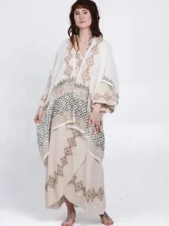 The TwoSisters Plus Size|Nomad Chic Collectie-Nomad Chic poncho Gebroken wit