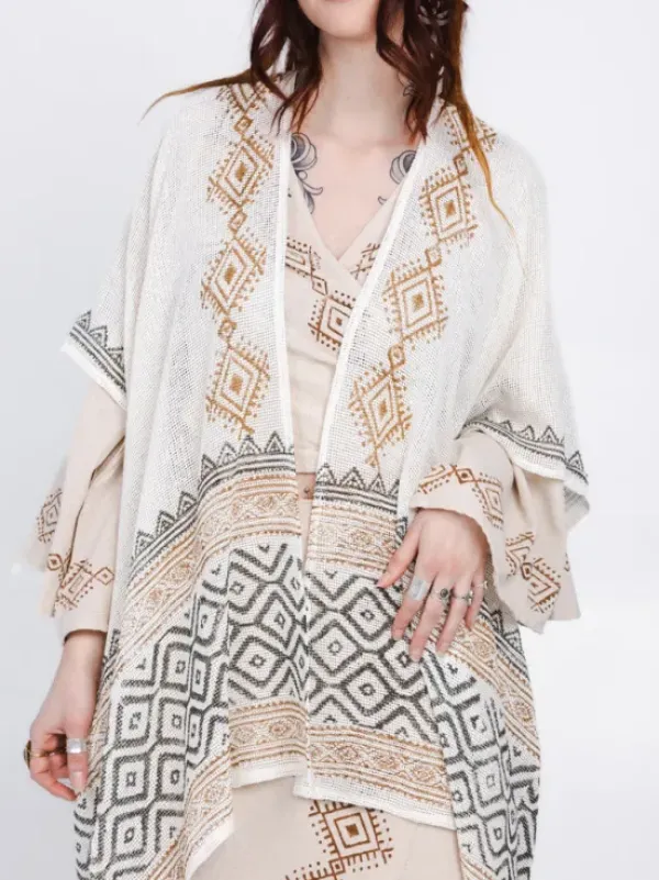 The TwoSisters Plus Size|Nomad Chic Collectie-Nomad Chic poncho Gebroken wit