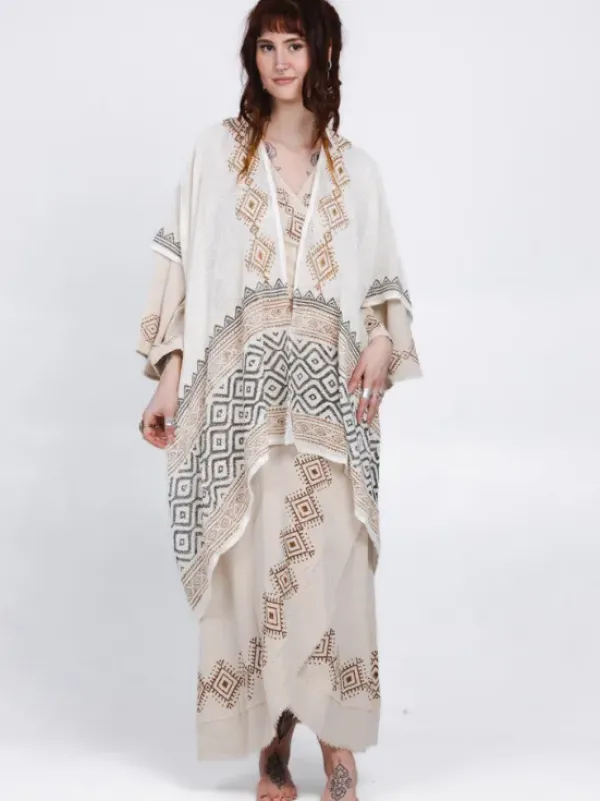 The TwoSisters Plus Size|Nomad Chic Collectie-Nomad Chic poncho Gebroken wit