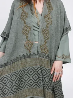 The TwoSisters Plus Size|Nomad Chic Collectie-Nomad Chic poncho Jade Groen