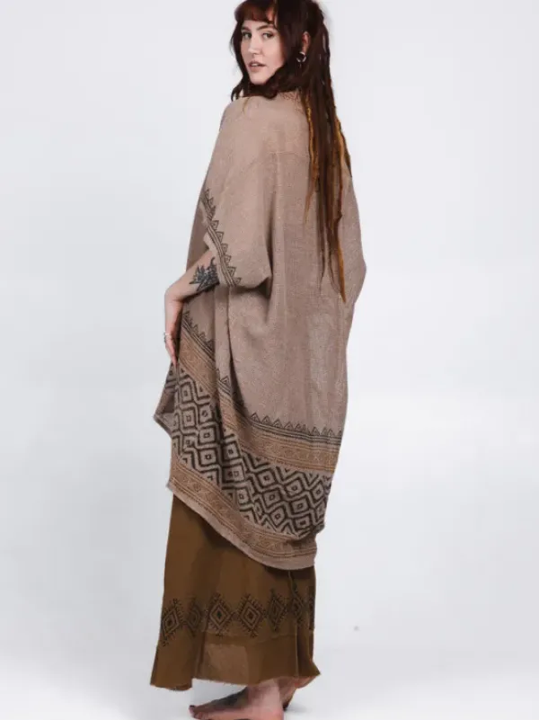 The TwoSisters Plus Size|Nomad Chic Collectie-Nomad Chic poncho Licht bruin