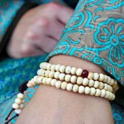 The TwoSisters Kettingen|Buddhist Malas-Tibetan Off white Mala 6 mm.