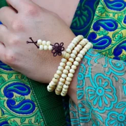 The TwoSisters Kettingen|Buddhist Malas-Tibetan Off white Mala 6 mm.